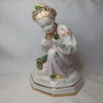 Статуэтка фарфоровая "Малахитовая шкатулка" ("Танюшка и тятино подаренье"), автор О.М.Богданова, Ленинградский завод фарфоровых изделий (ЛЗФИ), 1956 1967гг.