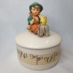 Музыкальная шкатулка "Мальчик с канарейкой", m.i. hummel, фарфор, роспись, goebel, Германия, 1995г.