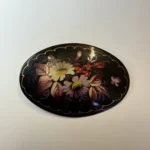 Брошь с цветочным декором