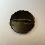 Брошь с цветочным декором