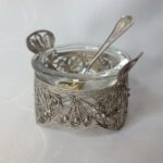 Солонка с ложечкой, ажурная скань, мельхиор, стекло, СССР, 1970 1980гг.