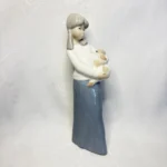Статуэтка "Девочка со щенком", casades (Касадес), Испания