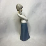 Статуэтка "Девочка со щенком", casades (Касадес), Испания