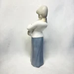 Статуэтка "Девочка со щенком", casades (Касадес), Испания