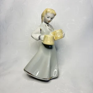 Статуэтка "Девушка с пивными кружками", Рижский ФФЗ