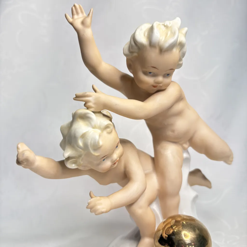 Статуэтка "Путти с мячом", h.reinl, Германия