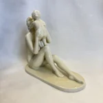 Статуэтка Материнство Германия слева