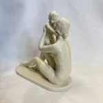 Статуэтка Материнство Германия справа